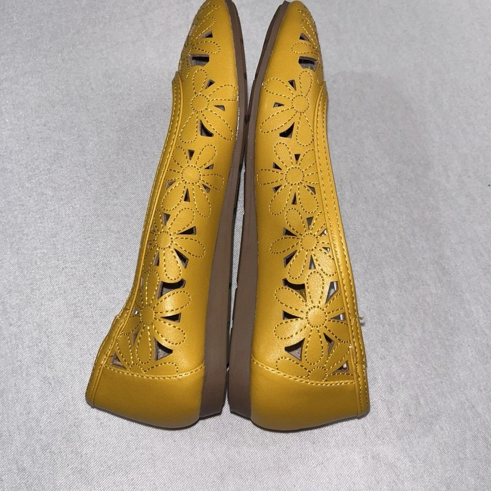 Mootsies Tootsies Charlann Women's‎ Flat Shoes 6.5M Gold/Yellow Faux Leather